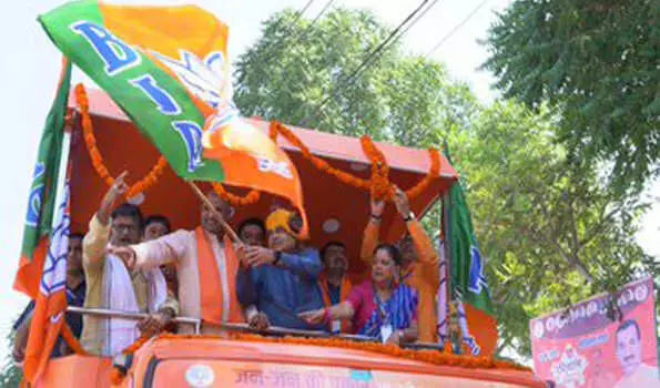 गड़करी ने BJP की परिवर्तन यात्रा के चौथे रथ को किया गोगामेडी से रवाना