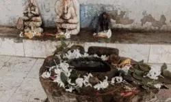 नहीं मिली मनचाही दुल्हन तो मंदिर से शिवलिंग को ही चोरी कर ले गया