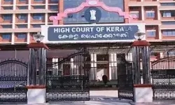 अदालत में लड़की ने थामा मां बाप का हाथ- शादीशुदा प्रेमी ने काटी नस