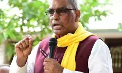 सुभासपा मुखिया ओपी राजभर को ऊपर से पड़ रही डांट- वीडियो वायरल सुभासपा मुखिया ओपी राजभर को ऊपर से पड़ रही डांट- वीडियो वायरल