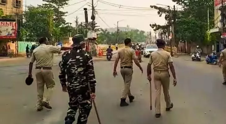 बलवे की आशंका से डरी सरकार ने पांच जिलों में कर्फ्यू लगाया