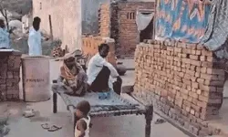 मजदूर के खाते में आए 200 करोड़- पुलिस ने बैंक अकाउंट कराया होल्ड