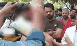 गांव में आए आए प्रेमी के उतारे कपड़े- गले में डाली जूते की माला...