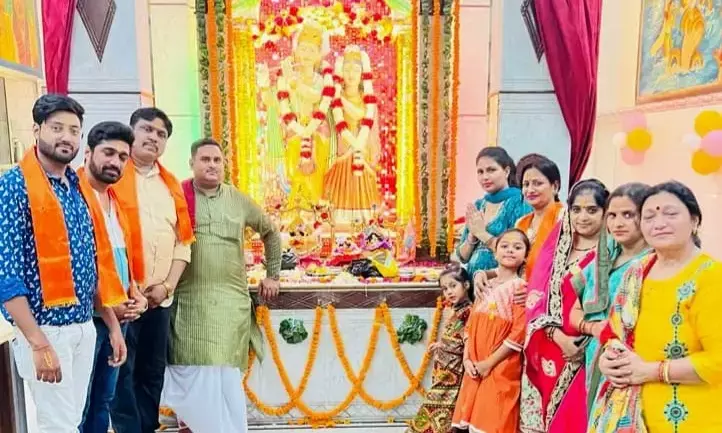 सपा नेता गौरव जैन ने जन्माष्टमी पर परिवार सहित की पूजा अर्चना