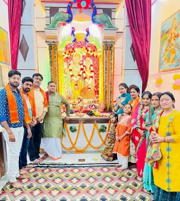 सपा नेता गौरव जैन ने जन्माष्टमी पर परिवार सहित की पूजा अर्चना