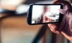 थाने में शर्मनाक करतूत- छेड़छाड़ की शिकार लड़की के उतरवाए कपड़े थाने में शर्मनाक करतूत- छेड़छाड़ की शिकार लड़की के उतरवाए कपड़े