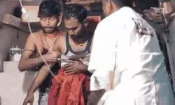 राशन की कालाबाजारी का स्टिंग- वीडियो बना रहे युवक को मारी गोली राशन की कालाबाजारी का स्टिंग- वीडियो बना रहे युवक को मारी गोली