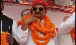 दारा सिंह का दांव खुद पर पड़ा भारी- सपा से हारकर खो बैठे विधायकी दारा सिंह का दांव खुद पर पड़ा भारी- सपा से हारकर खो बैठे विधायकी