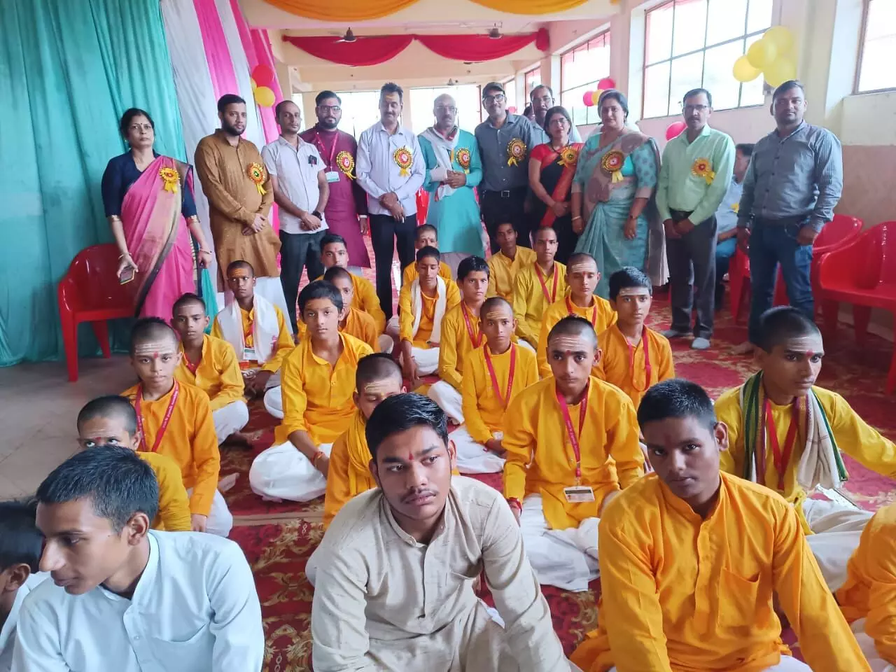 संस्कृत भाषा सभी भाषाओं की जननी- DIOS डॉ0 धर्मेन्द्र शर्मा संस्कृत भाषा सभी भाषाओं की जननी- DIOS डॉ0 धर्मेन्द्र शर्मा