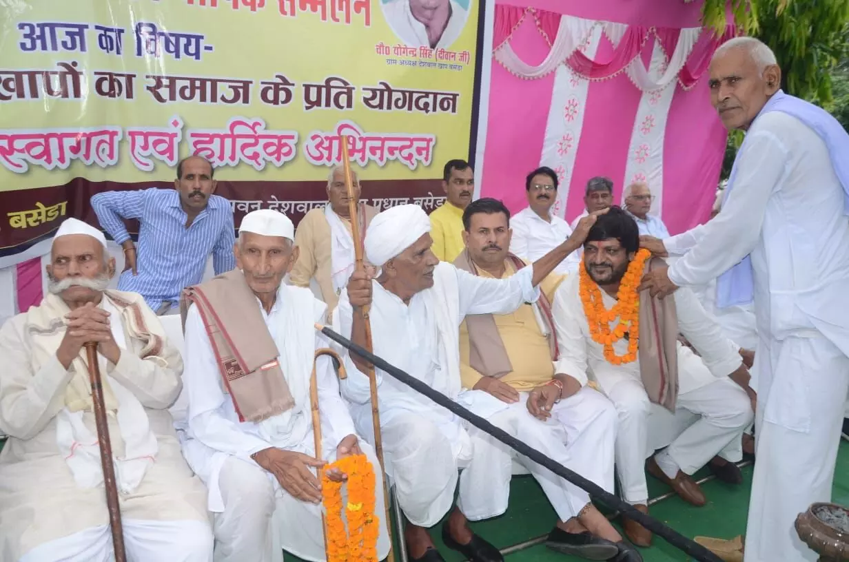 सम्मेलन में चारों गोत्रों के चौधरी हुए शामिल- मनीष को मिला आर्शीवाद सम्मेलन में चारों गोत्रों के चौधरी हुए शामिल- मनीष को मिला आर्शीवाद
