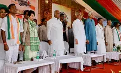 मोदी को केवल अडानी, अंबानी के हित नजर आते हैं: खड़गे