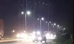 सायरन व नीली बत्ती लगी गाड़ियों का NH 58 पर तांडव सायरन व नीली बत्ती लगी गाड़ियों का NH 58 पर तांडव