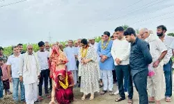 शहीद के सम्मान में बन रही सड़क छोटी-सी श्रद्धांजलि: ईश्वर मावी शहीद के सम्मान में बन रही सड़क छोटी-सी श्रद्धांजलि: ईश्वर मावी