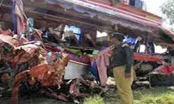 बस पलटने से छह लोगों की मौत, 57 घायल- मचा कोहराम बस पलटने से छह लोगों की मौत, 57 घायल- मचा कोहराम