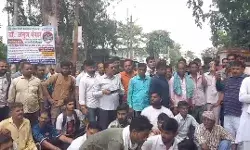 छात्रा से गैंगरेप- थाने पर हंगामा- आरोपियों के घरों पर चले बुलडोजर