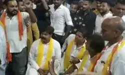 श्री कृष्ण की छठी यात्रा में विवाद- पुलिस ने DJ लिए कब्जे में- हुई झड़प श्री कृष्ण की छठी यात्रा में विवाद- पुलिस ने DJ लिए कब्जे में- हुई झड़प