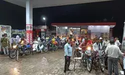 आज और कल पेट्रोल पंप बंद की सूचना पर डीजल पेट्रोल के लिए मारामारी आज और कल पेट्रोल पंप बंद की सूचना पर डीजल पेट्रोल के लिए मारामारी