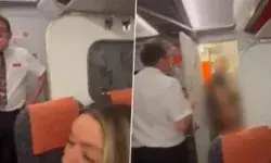 फ्लाइट में ही बुझाने लगा कपल प्यास- बाथरूम में सेक्स करते पकड़े कपल