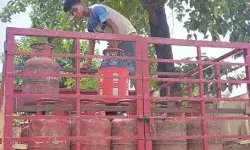 महिलाओं की जागी किस्मत- सरकार से मिलेंगे मुफ्त गैस कनेक्शन महिलाओं की जागी किस्मत- सरकार से मिलेंगे मुफ्त गैस कनेक्शन