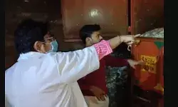 मीट से लदी पिकप पकडी- पूर्व सांसद की फैक्ट्री से ले जाया जा रहा.. मीट से लदी पिकप पकडी- पूर्व सांसद की फैक्ट्री से ले जाया जा रहा..