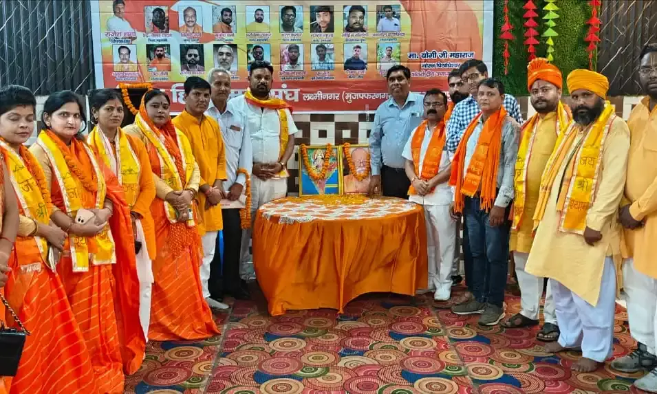 महाराज की बनाई गई पुण्यतिथि- चित्र पर पुष्प अर्पित कर किया नमन