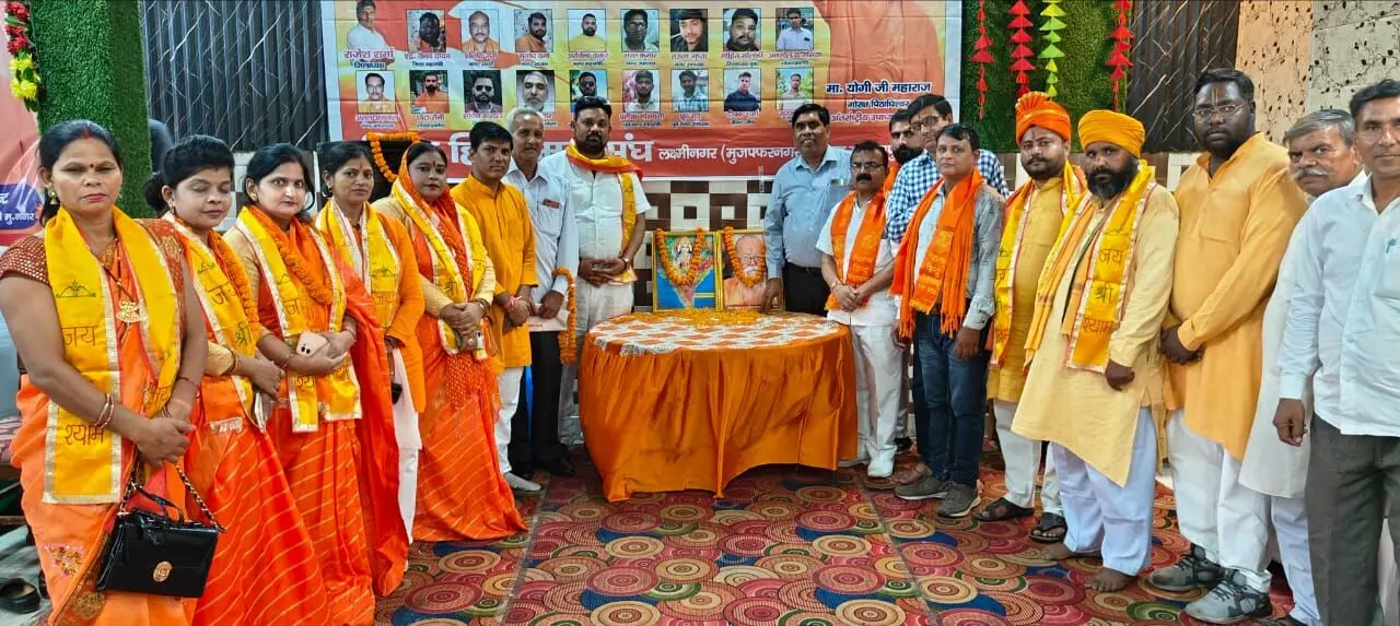 महाराज की बनाई गई पुण्यतिथि- चित्र पर पुष्प अर्पित कर किया नमन