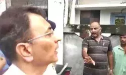 साहब आपको मुंह दिखाने को 2 मिनट पहले ही आई थी बिजली- मंत्री जी खिसके साहब आपको मुंह दिखाने को 2 मिनट पहले ही आई थी बिजली- मंत्री जी खिसके