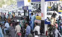 पेट्रोल की कीमत ने बनाया महारिकॉर्ड- कर्राह उठी जनता- पस्त हुई सरकार पेट्रोल की कीमत ने बनाया महारिकॉर्ड- कर्राह उठी जनता- पस्त हुई सरकार