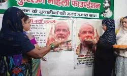 मुस्लिम महिलाओं ने PM मोदी की तस्वीर की उतारी आरती- सोहर गाकर..