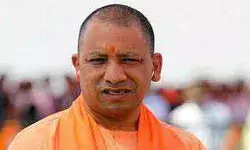 लापरवाह अफसरों को योगी ने दी चेतावनी