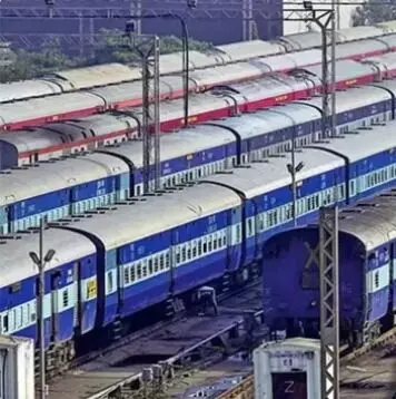 स्कूल कॉलेज किए बंद- दिल्ली से मुंबई तक की ट्रेनें हुई रद्द