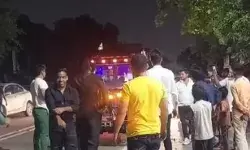 डांसिंग कार में गाना बजाकर युवकों ने दिखाए लटके झटके- अब पुलिस....