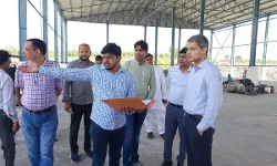 निर्माण कार्य का निरीक्षण कर वोले DM- कार्य को जांच कर ले लें हैंडोवर निर्माण कार्य का निरीक्षण कर वोले DM- कार्य को जांच कर ले लें हैंडोवर