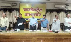 डीएम द्वारा सभी को दिलाई गई स्वच्छता ही सेवा की शपथ