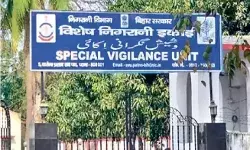 विद्युत विभाग के अभियंता के ठिकाने पर छापेमारी- 20 लाख नकद बरामद