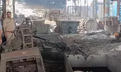 स्टील फैक्ट्री में ब्लास्ट- मची अफरा तफरी- 15 श्रमिक झुलसे स्टील फैक्ट्री में ब्लास्ट- मची अफरा तफरी- 15 श्रमिक झुलसे