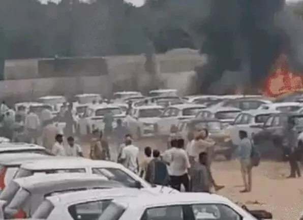 मारुति सुजुकी के गोदाम में लगी आग- धड़ाधड़ फटे CNG सिलेंडर मारुति सुजुकी के गोदाम में लगी आग- धड़ाधड़ फटे CNG सिलेंडर