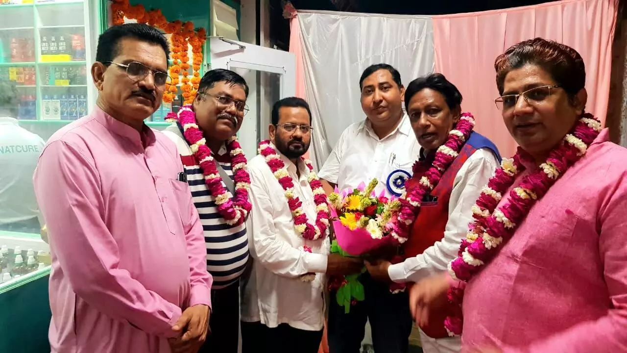 जर्मन होमियो क्लीनिकः चिकित्सा शिविर में सैकड़ों लोगो ने कराया इलाज़