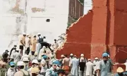 राधा स्वामी सत्संग सभा के अवैध कब्जे पर चल रहा बुलडोजर राधा स्वामी सत्संग सभा के अवैध कब्जे पर चल रहा बुलडोजर