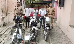 वाहन चोर गिरोह का भंडाफोड़ कर दबोचे तीन आरोपी- चोरी की बाईकें बरामद वाहन चोर गिरोह का भंडाफोड़ कर दबोचे तीन आरोपी- चोरी की बाईकें बरामद