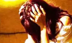 कोल्डड्रिंक पिलाकर मॉडल से रेप- SP नेता के घर की कुर्की कोल्डड्रिंक पिलाकर मॉडल से रेप- SP नेता के घर की कुर्की