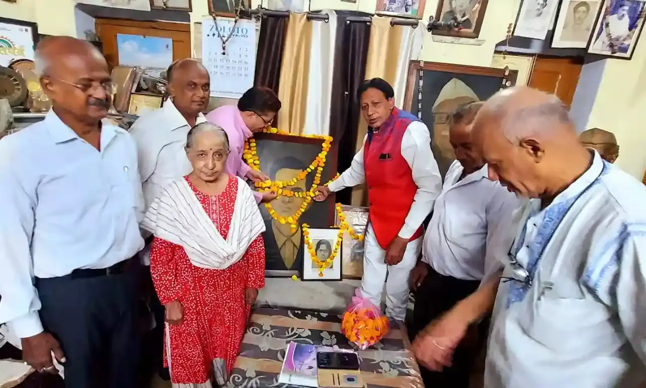 शहीदों के बताएं मार्ग का अनुसरण करना ही सच्ची श्रद्धांजलि- खत्री