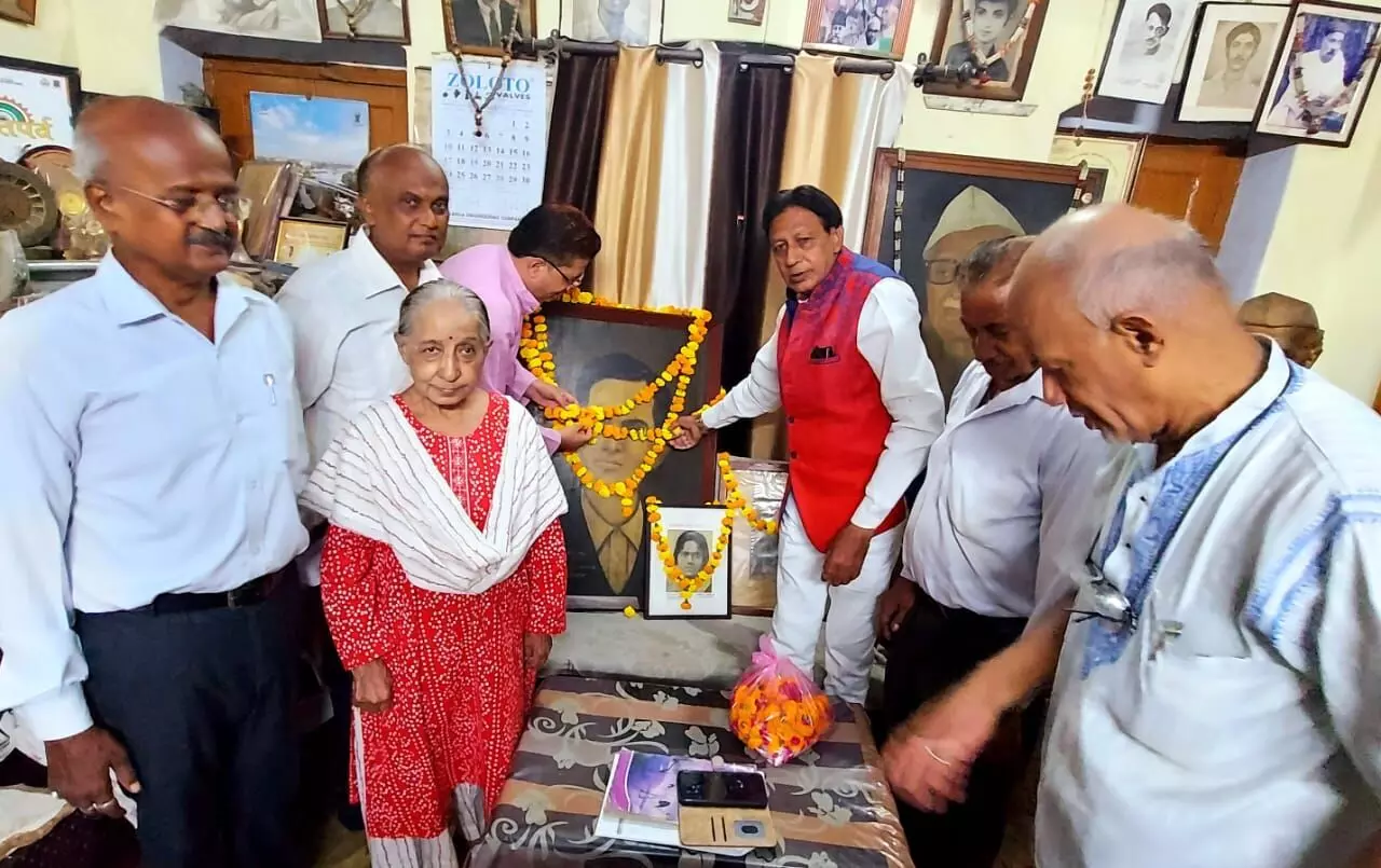 शहीदों के बताएं मार्ग का अनुसरण करना ही सच्ची श्रद्धांजलि- खत्री
