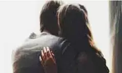 गर्लफ्रेंड से मिलने गए प्रेमी की हुई फजीहत- पिटाई कर गांव में घुमाया.. गर्लफ्रेंड से मिलने गए प्रेमी की हुई फजीहत- पिटाई कर गांव में घुमाया..