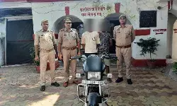 वाहन चोरी का पर्दाफाश- आरोपियों को अरेस्ट कर बरामद की बाईक वाहन चोरी का पर्दाफाश- आरोपियों को अरेस्ट कर बरामद की बाईक