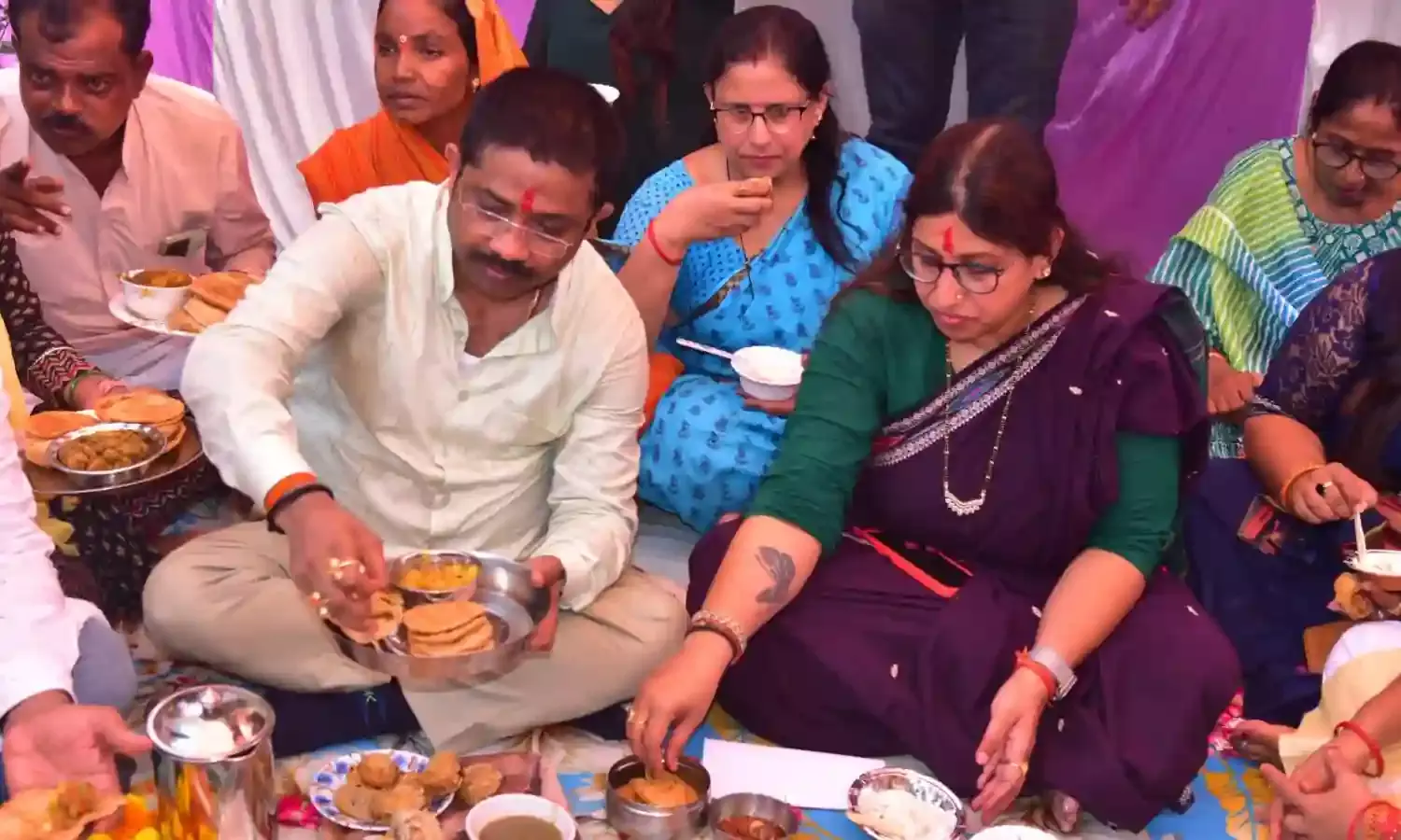 मंत्री ने वृद्धाश्रम में जाकर बुजुर्गों का लिया हालचाल- फल किये वितरित