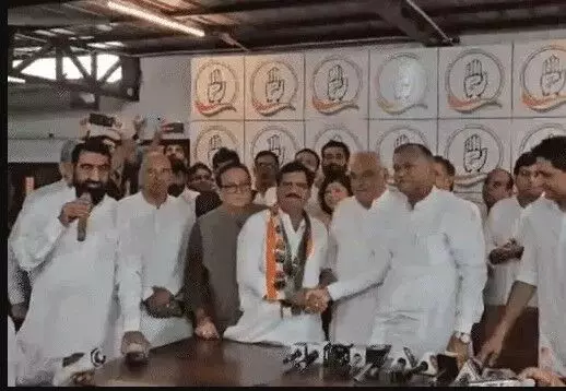 भगवा चोला उतार पूर्व मंत्री ने थामा कांग्रेस का दामन- BJP को लेकर... भगवा चोला उतार पूर्व मंत्री ने थामा कांग्रेस का दामन- BJP को लेकर...