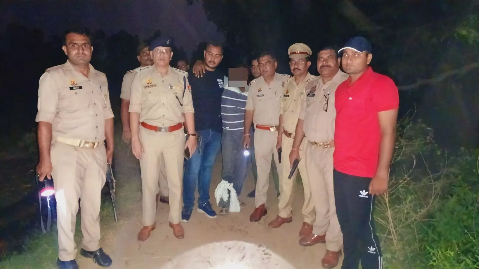 मुठभेड़ में हिस्ट्रीशीटर का हुआ हाफ एनकाउंटर- बरामद हुई बाईक व तमंचा