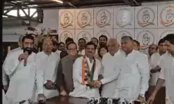भगवा चोला उतार पूर्व मंत्री ने थामा कांग्रेस का दामन- BJP को लेकर... भगवा चोला उतार पूर्व मंत्री ने थामा कांग्रेस का दामन- BJP को लेकर...
