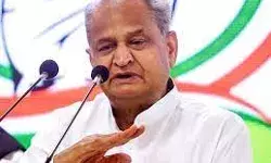 उपराष्ट्रपति का बार बार दौरे करने का कोई तुक नहीं- गहलोत उपराष्ट्रपति का बार बार दौरे करने का कोई तुक नहीं- गहलोत